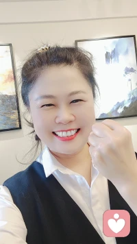 周二快樂！
愿今天的你笑容滿面，光采照人；
愿今天的你陽光燦爛，溫暖順意！[玫瑰][玫瑰][玫瑰]配圖