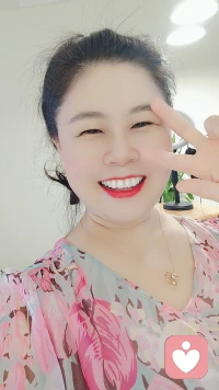 你多愛自己，他就有多愛你。
越愛自己的人越好運，
越會愛自己，他就越愛你。
當你愛自己的時候，你的能量會越來越多，內在價值感也越來越高。跟他相處時，你就不會焦慮，而是放松平常心，你不會內耗，不會勉強，不會束縛干涉對方，相處過程中，你愿意給對方足夠的自由和空間，因為你也希望對方給你這些，你用來享受生活，你越愛自己，你會越來越優秀，當他看到你變好，他就會產生危機感，然后加倍對你好。唯有自愛，才能具備好好愛對方的能力。配圖