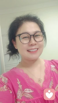 歲月靜好是片刻，一地雞毛是日常，即使世界偶爾薄涼，內心也要繁花似錦，淺淺喜，靜靜愛，深深懂得，淡淡釋懷，望遠處的是風景，看近處的才是人生，惟愿此生歲月無恙，只言溫暖，不語悲傷！配圖