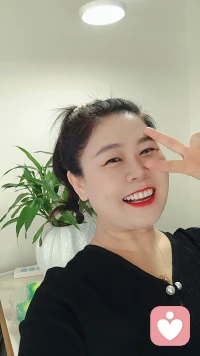 努力賺錢才是你最大的底氣和尊嚴，靠自己掙的錢花著才有底氣，做自己的女王，新的一天熱氣騰騰！[太陽][太陽][太陽]配圖