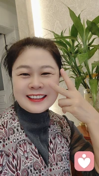 我們做任何事情要把時(shí)間觀念放在第一位，這樣的人才能掌控人生，不虛度光陰，每一分鐘每一秒都活得更加充實(shí)有意義，人也表現(xiàn)極為出色，人生在世，短短幾十年一定要倍加珍惜，浪費(fèi)時(shí)間就等于浪費(fèi)生命，決不可把時(shí)間當(dāng)兒戲，時(shí)間能成就一個(gè)人，也能打敗一個(gè)人，當(dāng)你充分利用時(shí)間做有意義的事，你就上在逐漸提升素質(zhì)和能力漸漸變好，當(dāng)你消磨時(shí)間每天虛度時(shí)光，做一些無(wú)聊的事打發(fā)時(shí)間每天都讓時(shí)間一分一秒地從指尖溜走等于慢性自殺，每天要合理利用時(shí)間，合理安排時(shí)間，正確使用時(shí)間，才能掌控人生成就自我，一個(gè)人越珍惜時(shí)間越能體會(huì)到時(shí)間的可貴，越想方設(shè)法擠出時(shí)間去做事，不要小看那些零零碎碎的時(shí)間利用起來(lái)，時(shí)間一長(zhǎng)就能做出一件件大事來(lái)，讓別人感到吃驚的程度，做好時(shí)間的管理者，你就是時(shí)間的受益者，時(shí)間能讓人與人之間拉開(kāi)距離，所以我們要珍惜當(dāng)下每一天。配圖