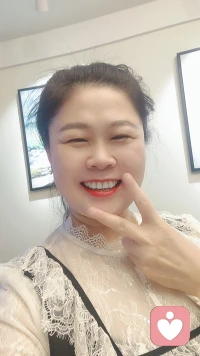 一個(gè)人最好的底牌：
不是外貌、不是身份、不是金錢，不是權(quán)利，而是靠譜！靠譜的人，品行端正，心地善良，待人真誠(chéng)，言而有信。
努力做一個(gè)靠譜的女人！配圖