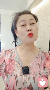 人的一生不会因为你做过什么而后悔，
只会因为你没做过什么而后悔。
阿姐一定要漂亮，
阿姐还一定要快乐！
状态满分????配图