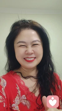 女人的魅力从来不来自于年轻漂亮，而是自信、自律和自由，女人经历了岁月的沉淀，内心越来越强大，而且从来不放弃对美的追求！[强]配图