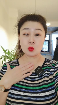 中年女人愛美有好命，中年女人最顯成熟與魅力，知性是一個中年女人最大的美麗，人生經歷了好多滄桑，但心態好就能依然保持年輕，女人是愛美的，愛美的女人，才能擁有獨特的美麗，一旦放棄了美，生活就會變得枯燥無聊，愛美之心人皆有之，不管活到幾歲，女人都要愛美！配圖