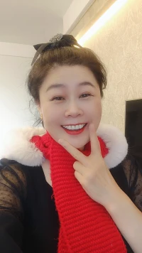 愛(ài)笑的女人運(yùn)氣不會(huì)差，生活中愛(ài)笑的女人都具備積極的心態(tài)和樂(lè)觀的精神，愛(ài)笑的女人在面對(duì)生活中的挑戰(zhàn)時(shí)從容不迫，愛(ài)笑的女人更容易抓住機(jī)遇贏得好運(yùn)。
愛(ài)笑的女人每天狀態(tài)滿分????配圖