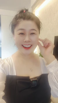在生活中，我們總是苦惱于無法對他人說“不”很難拒絕別人，結果不但事情沒做好，還陷入了“精神內耗”。
不敢提出合理需求，不敢拒絕他人，總想迎合所有人，根本原因在于缺乏自信心，需要在別人的看法中確定自己的價值和存在。
其實，你不必讓所有人都喜歡你，更不必迎合所有人，因為靠迎合的關系本身就不長久，而真正值得交往的人，是靠共性吸引的，一個人只有先懂得尊重自己感受，先誠實地面對自已，世界才會給予你更多的理解、尊重和愛。配圖