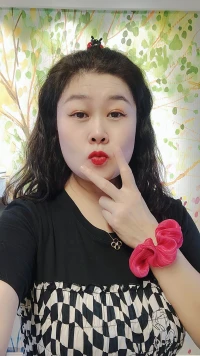 人的一生，朋友不在多，而在真。
落葉知秋，落難之友，能抵擋風雨，能開懷大笑，才是此生最好的朋友。配圖