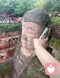 不需要在自己身上找各种缺点，自我本就是最大的缺点，这个缺点、没有任何改进的价值，无论如何改进都仍然充满痛苦，也注定失败，十分愚蠢。
唯一需要做的就是认回那个本来的自己，本自具足，无限圆满配图