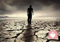 弗蘭克爾創(chuàng)立了意義療法，它的核心就是每一個(gè)苦難一定都具備著意義，這個(gè)意義可以使得我們成為一個(gè)更好的人，或者使得這個(gè)世界逐漸地變得更好。如果你找到了你所遭受的這件事情帶來(lái)的意義，那么你就能夠忍受生活加諸你的一切。配圖