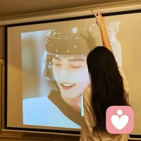 心情就像天氣，時而晴空萬里，明媚了整個世界；時而細雨綿綿，溫柔了歲月的邊角。愿你的心情，總有陽光相伴。配圖