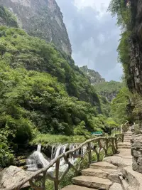 不要停止奔跑，不要回顧來路，來路無可眷戀，
值得期待的只有前方。配圖