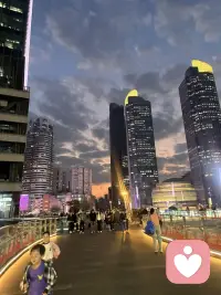 我收入百萬，有愛我的老公和家人，我卻覺得自己不開心。配圖