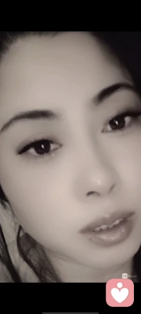 2024 年 10 月 18 日，星期五。
 
偶然翻出去年的一段視頻，畫面里的自己滿臉憂傷，淚水肆意流淌，那是因愛而不得的痛苦。去年此時(shí)，情感的波折讓我深陷悲傷之中，仿佛世界都失去了色彩。然而，時(shí)光流轉(zhuǎn)，一年后的今天，我已不再是那個(gè)被憂傷淹沒的人。成長，是一場與自己的和解。我學(xué)會(huì)了放下，懂得了愛不是占有，而是成全。每一次的經(jīng)歷都是生命的饋贈(zèng)，每一次的淚水都是成長的洗禮。如今的我，更加堅(jiān)強(qiáng)，更加從容，期待著未來的每一個(gè)美好瞬間。??配圖