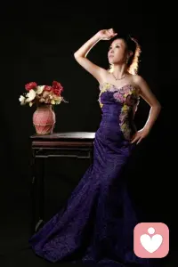 在心理咨詢的旅程中，越來越深刻地感受到自己在情感領域的敏銳洞察力。見過太多因愛而喜、因愛而憂的故事，也見證了無數(shù)人在情感矛盾中的掙扎與成長。
 
我似乎總能精準地分析出情感雙方的狀態(tài)，讀懂男女在戀愛中的每一個微妙心理變化。無論是小小的誤會，還是深深的矛盾，都能在抽絲剝繭中找到根源，為他們指引走出迷霧的方向。
 
情感之路或許崎嶇，但我愿用我的專業(yè)與熱忱，成為每一個在愛中迷茫之人的燈塔，照亮他們前行的道路，讓愛不再成為痛苦的羈絆，而是成長與幸福的源泉。??配圖