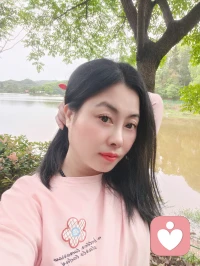 一、索取行為
 
1.?不斷要求物質禮物：總是期望對方給自己買昂貴的物品、頻繁索要錢財等。
2.?過度要求陪伴：要求對方時刻陪伴自己，不顧及對方的工作、生活需求和個人空間。
3.?情感綁架：以“你如果愛我就應該……”的方式要求對方做某些事，讓對方感到情感被操縱。
4.?只考慮自己的需求：在做決策或安排活動時，完全不考慮對方的意見和感受，只滿足自己的愿望。
 
二、付出行為
 
1.?關心與體貼：關注對方的情緒和身體狀況，適時給予關心和照顧，比如在對方生病時悉心照料。
2.?尊重對方的選擇：支持對方的興趣愛好和職業發展，尊重對方的決定，不強行干涉。
3.?給予時間和陪伴：在對方需要的時候，主動抽出時間陪伴，一起度過美好時光。
4.?提供情感支持：當對方遇到困難或挫折時，給予鼓勵和安慰，成為對方的精神支柱。
 
三、讓對方不舒服、有壓力、排斥、反感的行為
 
1.?過度控制：試圖控制對方的一舉一動，查看對方手機、限制對方社交等。
2.?無理取鬧：頻繁為小事發脾氣、鬧別扭，不講道理。
3.?貶低對方：經常批評、指責對方，打擊對方的自信心。
4.?翻舊賬：在爭吵時不斷提及過去的矛盾和錯誤，讓問題無法解決。
 
四、讓對方感覺舒適愜意、愿意待在身邊的行為
 
1.?真誠贊美：發現對方的優點并真誠地贊美，讓對方感受到被欣賞。
2.?共同成長：一起學習新的技能、探索新的領域，共同進步。
3.?制造驚喜：偶爾給對方準備小驚喜，如一份小禮物、一次浪漫的約會等。
4.?良好的溝通：善于傾聽對方的想法和感受，表達自己的觀點時也注意方式方法，保持開放和尊重的溝通氛圍。配圖