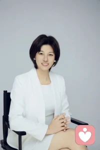 《人生修養》一書中說:

“情商，不是八面玲瓏的圓滑，而是德行具足后的虛心、包容自信和格局。

深以為然，真正的高情商，其實就是好人品。

知曉分寸，心懷善良，讓人舒服，始終將別人放在心上。配圖