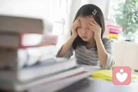 厭學，是成長的陣痛



在這個充滿競爭的時代，厭學似乎成了許多學生的心聲。他們面對繁重的學業壓力，面對無盡的考試和作業，感到疲憊和無助。厭學，成了他們心中難以言說的痛。

厭學，并不是因為學生們懶惰或者不努力，而是因為他們對未來的迷茫和對現實的無奈。他們看不到學習的意義，看不到未來的希望，只能在無盡的題海中掙扎。

然而，厭學并不是終點，而是成長的陣痛。每一個經歷過厭學的人，都會在這個過程中學會自我反思，學會尋找自己的興趣和方向。他們會明白，學習不僅僅是為了考試，更是為了自己未來的發展。

厭學，是成長的必經之路。只有經歷過厭學，才能真正理解學習的意義，才能真正找到自己的方向。所以，讓我們勇敢面對厭學，用積極的心態去面對學習的挑戰，用堅定的信念去追求自己的夢想。配圖