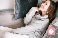 順著人性去愛，他反而離不開你
為什么孩子不聽你的，連伴侶也不聽你的？

因?yàn)槿诵远际菓械模幌矚g被改變，喜歡舒服，因?yàn)榇蟛糠秩硕疾幌氪蚱剖孢m區(qū)。

從心理學(xué)角度來說：人天生不喜歡聽人抱怨，不喜歡被別人指責(zé)，不喜歡解決問題。

讓他改變，他肯定抵觸，因?yàn)殁枘嫒诵浴Ｋ裕蝗缃蛹{ ，順著人性去愛，他反而離不開你。配圖