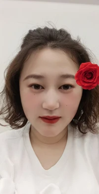 人生沒(méi)有，選錯(cuò)了就選錯(cuò)了，不要總是一遍遍去想:如果當(dāng)初……
人生不可能每個(gè)選擇都是正確的。
生活就是這樣，用那一兩分的甜去沖淡那八九分的苦，翻篇不是為了原諒誰(shuí)，而是為了放過(guò)自己。
人這一輩就算沒(méi)有皓月當(dāng)空,也要攬著繁星
入眠，就算一地雞毛，咱也要搓出一個(gè)雞毛
彈子！
我們終究只是時(shí)間的過(guò)客，既是過(guò)客,
又何必執(zhí)著，盡人事，聽(tīng)天命，人 除了生
死，其它都是小事。
愿我們的余生喜歡的都擁有，失去的都釋
懷，好好生活，慢慢相遇，該來(lái)的都在路上，要永遠(yuǎn)相信，所有的山窮水盡，都藏著峰回路轉(zhuǎn)。配圖