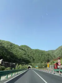 走在路上，人生就是走在路上的感覺……配圖