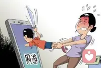 當(dāng)孩子“沉迷”游戲
砸電腦手機(jī)、收手機(jī)、立規(guī)矩、控制孩子玩手機(jī)
這些對立關(guān)系換來的不是聽從
而是孩子潛意識的反抗和叛逆
哪怕他當(dāng)下沒有表現(xiàn)出反抗和叛逆
他潛意識里面也已經(jīng)種下了反抗和叛逆的種子配圖