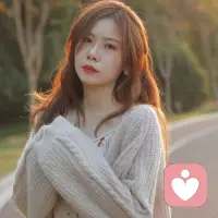 孩子玩游戲的四步溝通法：

第一是客觀的描述事實
媽媽看到你平時在家大多數時間是在玩游戲，有時在房間玩，有時在客廳玩，玩游戲的時間比較長

第二是共情站在孩子的角度談談感受或原因
看來你對游戲這件事，很重視，你在家游戲能寄托你全部的精力，可以和網友一起馳騁在游戲里，一起克服各個困難，一起升級，一起成長，獲得更高的獎勵，游戲能給你帶來價值感和精神寄托，特別是在家里，這些情感的需求就都寄托在平板上

第三是表達態度以及立場
媽媽特別理解你，也希望你有價值感，有成就感，有友誼，有社交，你有這些感受的時候，你會幸福，媽媽也會幸福。媽媽看到你沉浸在虛擬世界里體驗成就與樂趣，替你高興，同時也在思考，如果能在現實中為你找到快樂，成就，價值，友誼，是不是更好，是不是我們做的不夠，我們應該怎么樣做，才能讓你不但體會網絡的成就，還能體會現實中的成就。

第四商量以后碰見這個情況如何應對

我們找時間或者現在一起聊一聊，游戲的樂趣是什么，我們一起分析一下，然后一起找到現實中能和游戲有同樣感受的事情，一起去尋找和探索。配圖