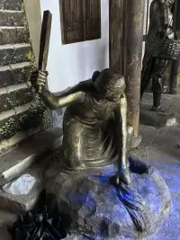 共情是感受來(lái)訪的感受，
同情是我覺得你好可憐。配圖