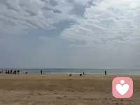 那些童年里没被好好接住的情绪，不会凭空消失，只是悄悄藏进了心底。别怕回头，我会陪着你，慢慢抚平旧伤痕，温柔拥抱曾经的自己。配图