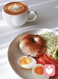 生活普普通通
我依旧乐在其中
在自己的节奏里
安静和热闹我都喜欢
生活不在于富足
而在于满足
把每一个平淡的日子
过得有声有色
就是对生活最好的敬意配图