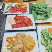 今天我被这段话共情了：
没有人能 一天24小时， 都充满激情
，每天带孩子， 崩溃又自愈 是我的常态
教育孩子 就是那种 看不见 摸不着的累
同样精神上 无法自拔
每个人 都在说 照顾孩子 应该要 耐心
温柔一点儿 要做个 情绪稳定的 妈妈
说出这话的人 一定没 24小时 带过孩子
因为 有时候 真的是 控制不住
我甚至 做了母亲 就只剩 付出
什么 人情世故 什么 感同身受
已经 不在乎了 不再 渴望 被理解
我也不想 花时间 和精力去 讨好
去维护一些没有必要的关系
现在的我 只想孩子健康快乐就好！配图