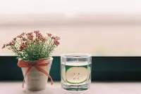 人们总是把幸福解读为：“有”
有房，有车，有钱，有权，
但幸福其实是“无”，
无忧，无虑，无病，无灾，
有”多半是给别人看的，
“无”才是你自己的。

——稻盛和夫​​​配图