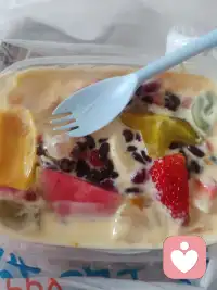 放下期待，我们收获的是整个关系的旷野。在这片旷野上，不再有你应该的标记，只有真实的脚步踏出的道路。我们可以并肩走，也可以各走各路，却始终知道，回头时，对方在那里。或许这才是爱的真谛——不是把对方变成我们想要的样子，而是帮助彼此成为更好的自己。就像诗人纪伯伦所言：“爱的空间里，没有占有，只有存在。”配图