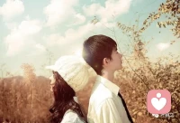 爱一个人的期限，是根据每个不同的人而言的。有些人的爱绵长，有些人的爱电闪石光，便再也看不到了。

可是如何才能维系感情的平衡呢，不妨把每一次的相遇，都当作新的开始。

即便昨夜才告别过，但今天的你，便是一个崭新的自己了。配图