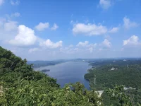 人是需要精神裸奔的，要放下三座大山，過去未來和別人配圖