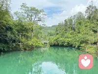 念頭就像云朵一樣
你抓住了它 
以為是你的
對(duì)它進(jìn)行加工
跟真的似的
其實(shí)
放掉那朵云就好了
隨時(shí)放下
當(dāng)下自在配圖