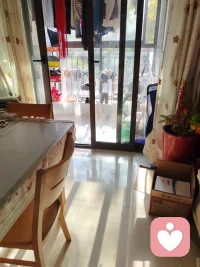 不管是怎么的陰云密布，
太陽始終掛在天上，
而且永遠在那里！

不管昨晚做了多少電影似乎的夢，
經歷了多么難熬的失眠，
今天的太陽照樣會升起，
又是一個嶄新的一天，
我們還需要面對現實、腳踏實地的生活。

每天都要記得給自己打氣！
加油陌生人！配圖