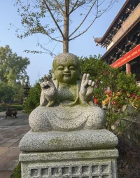 月有陰晴圓缺，
人有高低起伏。
人生游戲，
應作如是觀。配圖