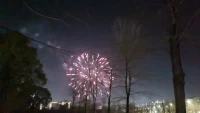 男人和女人對性愛的要求是不同的，如果沒有完全明白其中的差別，早晚有一天，性愛就會變得像洗臉刷牙一般——需要卻索然無味。

對于女人來說，愛是性的基礎，只有在愛情的需要得到滿足后，性的重要性才會顯現出來。

                摘自《男人來自火星女人來自金星》配圖