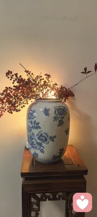 今日话题“没有冲突，就没有心理问题”
       我们的内心冲突，常常不是“对与错”的战争，而是“想要”与“害怕”的拉扯，是“应该”与“其实”之间的沉默对话。
它可能戴着焦虑的面具，披着抑郁的外衣，或是躲在关系的困局里。
      但重要的是，我们不是消灭冲突，而是看见冲突背后那个需要被理解的自己——那些未被表达的渴望、未被接纳的感受、未被抚平的不安。
     真正的成长，或许不是抵达一个永远风平浪静的心灵港湾，而是学会在风浪中依然能听见自己的声音，在拉扯中依然能握住自己的坐标。
所有的黑暗，都曾是试图保护我们的光。
    认识它，便是治愈的开始。
（如果你也在经历内心的风雨，请记得：求助是强者的选择。你值得被聆听，无需独自穿越黑暗。)配图