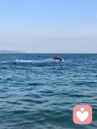 今日话题‖行动是疗愈的最好方式
当“人”与“病”分开，能量就从自我对抗流向自我关怀——也许是好好吃一顿饭、出门晒太阳、或简单告诉自己：“我看到你在努力了。”
真正的康复，或许始于这样一个转身：
不再把自己活成一个问题，而是成为一个——正在解决问题的、完整的人。
如果你也在经历些什么，记得把这句话送给自己。
阴晴圆缺皆是天空，波涛起伏终归是海。
你在，光就在。