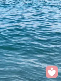 今日话题‖想都是问题，做才是答案
你是不是也常这样：
▫️想开始运动，却纠结“该选哪种方式?”
▫️想改善关系，却困在“他会不会拒绝?”
▫️想提个建议，话到嘴边又咽下，内心上演“别人会怎么看我”的连续剧……
我们的大脑擅长把问题越想越大，直到它看起来无法解决。
但心理学告诉我们：行动本身就有疗愈力。当你真正去做——穿上跑鞋下楼快走10分钟、真诚地说出一句“我想和你聊聊”、花半小时写下一个最小可行性方案——那些想象中庞大的困难，会在具体行动中现出原形：它们往往比你想的脆弱得多。
今天邀请你做一个实验：
选一件你拖延的事，不问结果好坏，只做最小版本（哪怕只做5分钟）。完成后感受一下：是行动前的焦虑更沉重，还是行动后的踏实更轻盈？
记住哦，不是“想清楚了才行动”，而是在行动中逐渐清晰。你不需要完美起步，只需要真实开始。