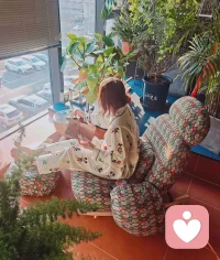 无比松弛，不必在乎别人的眼光，用最舒服的状态展开