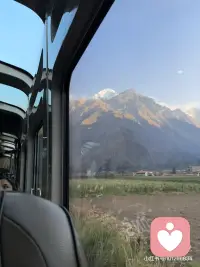 忘掉一個人最好的方式不是斷聯和新歡，而是：

來找我的人都在讓我幫他們找回對方的時候，都會問我這樣一個問題:為什么我就是忘不掉他?每天腦子里都是關于他的一切就像是被植入了一個芯片，或者是下了蠱一樣，怎么忘也忘不掉，我真的受不了了。
很多人把這種感覺認定為真愛，覺得如果不是真愛，不會這樣刻骨銘心，所以，我要找回他。
所以，忘不掉的對方，真的是真愛嗎?別急，我們來分析一下。
首先，你要想，什么東西讓人會很難戒掉呢?我們很容易想到du品。
再想，為什么du品很難戒掉?因為du品能刺激你的多巴胺分泌，讓你感受到前所未有的快感，并且，毫不費力。
是這種毫不費力就能獲得的快感讓你不愿意離開它。離開它，你很難再那么輕易地就體驗到這種ji致的快感。
人都有惰性，走一步能獲得的東西，誰會愿意走十步呢?

01
小書號配圖