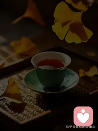 人生的高度，不是你看清了多少事，而是你看轻了多少事；
心灵的宽度，不是你认识了多少人，而是你包容了多少人。
做人如山，望万物，而容万物。做人似水，能进退，而知进退。
看清不如看轻，看透不如看淡。配图