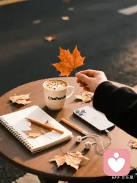 我们像是表面上的针，不停的转动，一面转，一面看着时间匆匆离去，却无能为力。配图