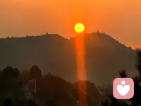 永远不要给自己的人生设限，不要让自己生活在一成不变的框架中，眼界要开阔些，人要勇敢些，心要轻松些。配图