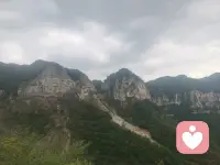 浪漫和悲观并不冲突，就像我时常消极但又觉得生活很美好！