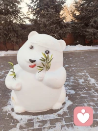 人生要在家庭中建立正常的亲情关系，你要爱的大大方方，不要拘泥于，单亲的亲情关系中难以自拔，人的欲望无度，你要学会自控。配图