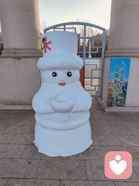 人生要在家庭中建立正常的亲情关系，你要爱的大大方方，不要拘泥于，单亲的亲情关系中难以自拔，人的欲望无度，你要学会自控。配图